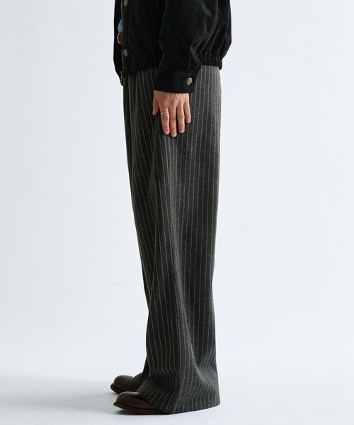 sedacle（セダクル）の「Two Tuck Stripe Wide Slacks  / ツータックストライプワイドスラックス（スラックス・メンズ・ブラウン系その他/グレー・SMALL/MEDIUM/LARGE）」の4枚目の写真