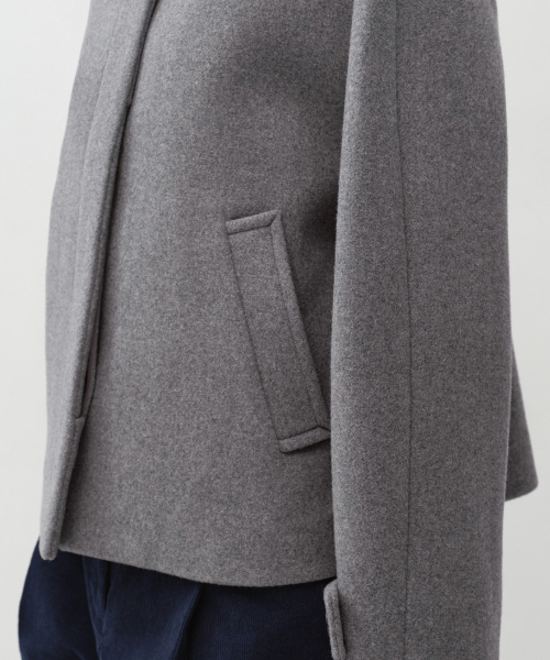MUSINSA STANDARD WOMAN（ムシンサスタンダードウーマン）の「ウィメンズカシミヤブレンドショートマックコート[ミディアムグレー]（チェスターコート・レディース・その他・LARGE/MEDIUM/SMALL/X-SMALL）」の2枚目の写真