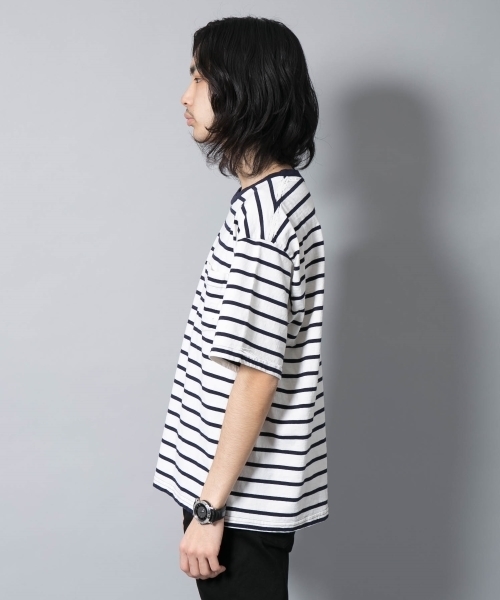 AMERICAN RAG CIE（アメリカンラグシー）の「VELVA SHEEN ヴェルバ シーン 別注 ビックシルエット ボーダー 半袖 ポケット Tシャツ（Tシャツ/カットソー・メンズ・ホワイト×ネイビー/ネイビー・MEDIUM/LARGE/SMALL）」の4枚目の写真