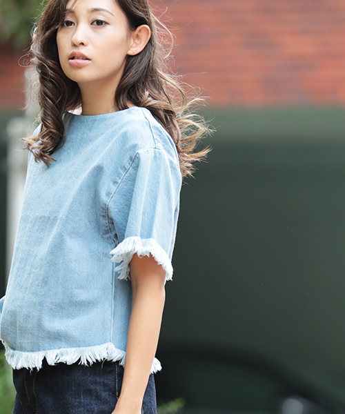 Denime(ドゥニーム)の「DENIM FRINGE TOPS/デニムフリンジトップス(Tシャツ/カットソー・レディース・インディゴブルー/ライトインディゴブルー・FREE)」の1枚目の写真