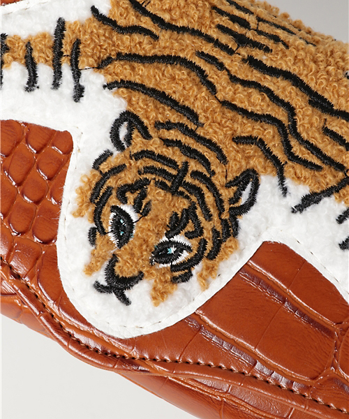 CRUCE anap（クルーセアナップ）の「毛皮のじゅうたんワッペンウォレット（財布・レディース・ブラック/ブラウン/グレー・FREE）」の6枚目の写真