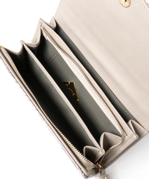 CRUCE anap（クルーセアナップ）の「毛皮のじゅうたんワッペンウォレット（財布・レディース・ブラック/ブラウン/グレー・FREE）」の5枚目の写真