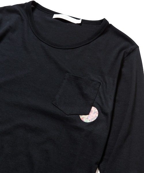 rehacer(レアセル)の「Flower Coin Pocket L/S T Made in Japan(Tシャツ/カットソー・メンズ・グレー/ネイビー/ブラック/ホワイト・MEDIUM/LARGE/SMALL)」の3枚目の写真