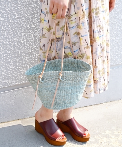 CONTROL FREAK / CTFK（コントロールフリーク）の「control freak:レザーハンドルトート（トートバッグ・レディース・ベージュ/イエロー/ブルー・ONE SIZE）」の3枚目の写真