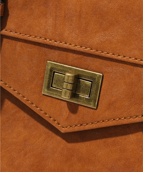 BEAUTY&YOUTH UNITED ARROWS（ビューティーアンドユースユナイテッドアローズ）の「BY 2ベルトフラップコバショルダー ◆（ショルダーバッグ・レディース・ブラウン/レッド/ブラック・フリー）」の6枚目の写真