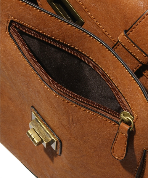 BEAUTY&YOUTH UNITED ARROWS（ビューティーアンドユースユナイテッドアローズ）の「BY 2ベルトフラップコバショルダー ◆（ショルダーバッグ・レディース・ブラウン/レッド/ブラック・フリー）」の8枚目の写真