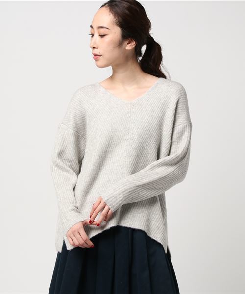 RIVE DROITE（リヴドロワ）の「バイアス片畦Vネックニット（ニット/セーター・レディース・チャコールグレー/ライトグレー/ピンクベージュ・FREE）」の13枚目の写真