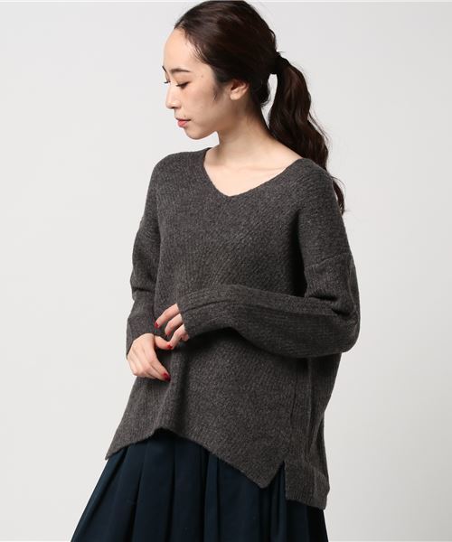 RIVE DROITE（リヴドロワ）の「バイアス片畦Vネックニット（ニット/セーター・レディース・チャコールグレー/ライトグレー/ピンクベージュ・FREE）」の12枚目の写真