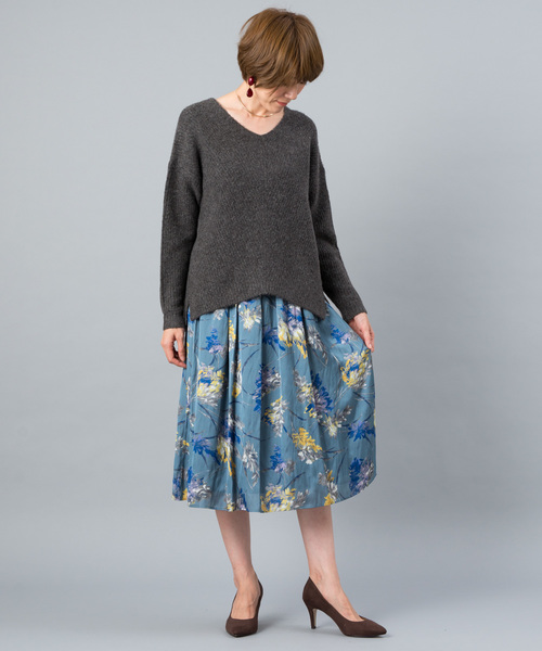 RIVE DROITE（リヴドロワ）の「バイアス片畦Vネックニット（ニット/セーター・レディース・チャコールグレー/ライトグレー/ピンクベージュ・FREE）」の11枚目の写真