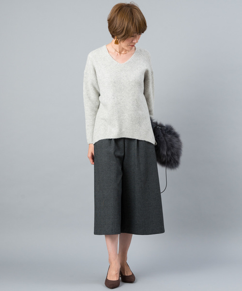 RIVE DROITE（リヴドロワ）の「バイアス片畦Vネックニット（ニット/セーター・レディース・チャコールグレー/ライトグレー/ピンクベージュ・FREE）」の9枚目の写真