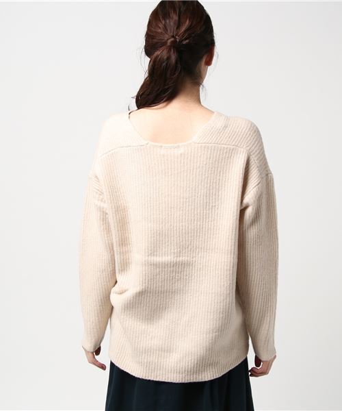 RIVE DROITE（リヴドロワ）の「バイアス片畦Vネックニット（ニット/セーター・レディース・チャコールグレー/ライトグレー/ピンクベージュ・FREE）」の8枚目の写真