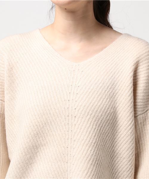 RIVE DROITE（リヴドロワ）の「バイアス片畦Vネックニット（ニット/セーター・レディース・チャコールグレー/ライトグレー/ピンクベージュ・FREE）」の7枚目の写真