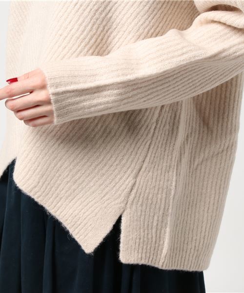 RIVE DROITE（リヴドロワ）の「バイアス片畦Vネックニット（ニット/セーター・レディース・チャコールグレー/ライトグレー/ピンクベージュ・FREE）」の5枚目の写真