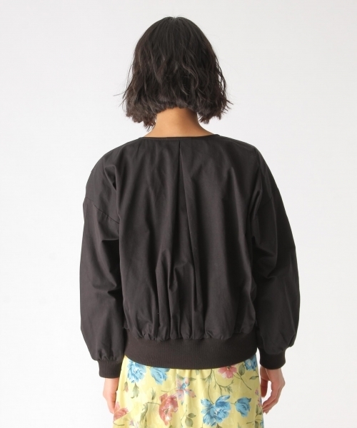 mysty woman（ミスティウーマン）の「BIGポケット付きＶネックブルゾン（ブルゾン・レディース・ブラック/カーキ/グレー・FREE）」の12枚目の写真