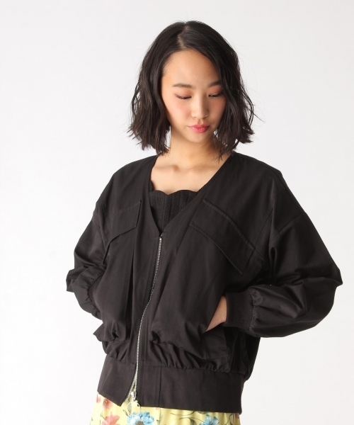 mysty woman（ミスティウーマン）の「BIGポケット付きＶネックブルゾン（ブルゾン・レディース・ブラック/カーキ/グレー・FREE）」の9枚目の写真