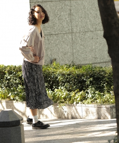 mysty woman（ミスティウーマン）の「BIGポケット付きＶネックブルゾン（ブルゾン・レディース・ブラック/カーキ/グレー・FREE）」の20枚目の写真