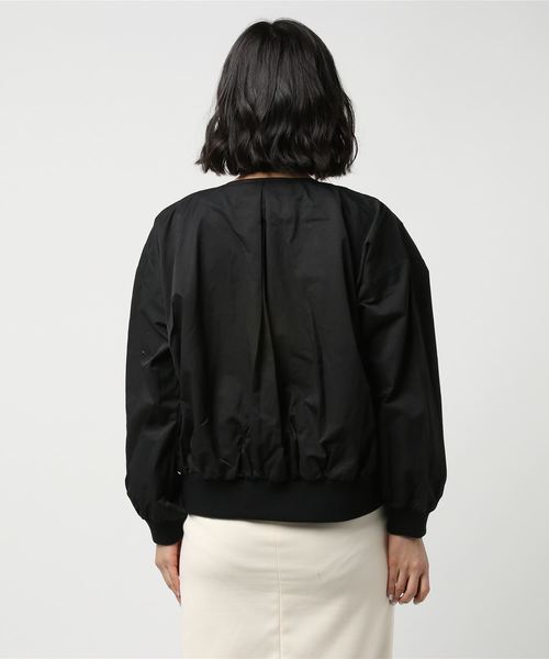 mysty woman（ミスティウーマン）の「BIGポケット付きＶネックブルゾン（ブルゾン・レディース・ブラック/カーキ/グレー・FREE）」の17枚目の写真