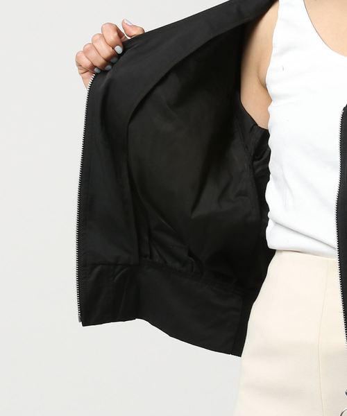 mysty woman（ミスティウーマン）の「BIGポケット付きＶネックブルゾン（ブルゾン・レディース・ブラック/カーキ/グレー・FREE）」の16枚目の写真