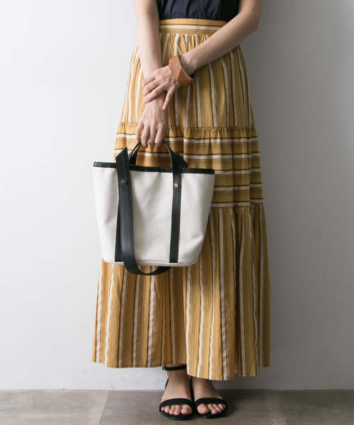 URBAN RESEARCH（アーバンリサーチ）の「2WAYキャンバスショルダーバッグ（トートバッグ・レディース・ブラック/ベージュ/シルバー・-）」の4枚目の写真