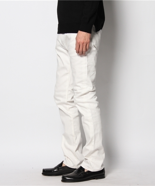green label relaxing（グリーンレーベルリラクシング）の「スリム 825 ホワイトデニム 5POCパンツ（デニムパンツ・メンズ・ホワイト・29inch/30inch/31inch/32inch/33inch/34inch）」の2枚目の写真