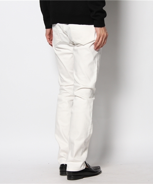 green label relaxing（グリーンレーベルリラクシング）の「スリム 825 ホワイトデニム 5POCパンツ（デニムパンツ・メンズ・ホワイト・29inch/30inch/31inch/32inch/33inch/34inch）」の3枚目の写真