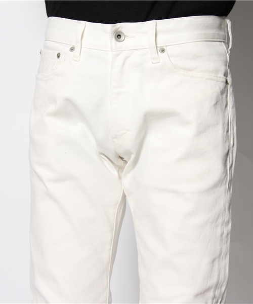 green label relaxing（グリーンレーベルリラクシング）の「スリム 825 ホワイトデニム 5POCパンツ（デニムパンツ・メンズ・ホワイト・29inch/30inch/31inch/32inch/33inch/34inch）」の4枚目の写真