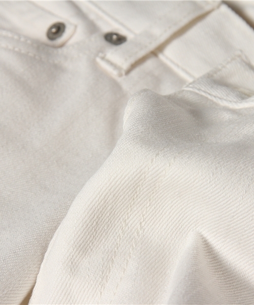 green label relaxing（グリーンレーベルリラクシング）の「スリム 825 ホワイトデニム 5POCパンツ（デニムパンツ・メンズ・ホワイト・29inch/30inch/31inch/32inch/33inch/34inch）」の9枚目の写真