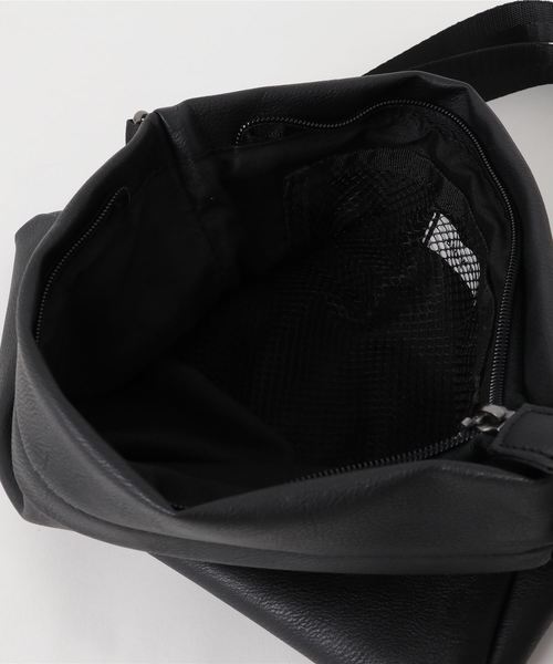 WEGO(ウィゴー)の「WEGO/フェイクレザーサコッシュ(ショルダーバッグ・メンズ・ブラック/グレー・FREE)」の5枚目の写真