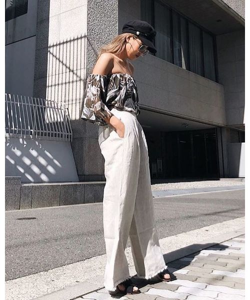 EGOIST(エゴイスト)の「シアーフレアオフショル TOP(Tシャツ/カットソー・レディース・ブラック/ネイビー/カーキ・FREE)」の2枚目の写真