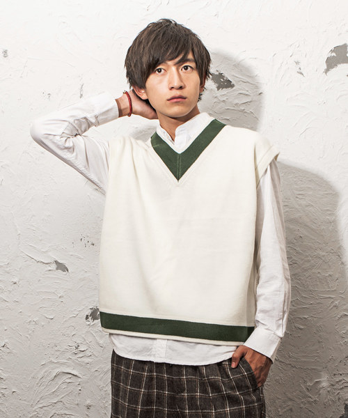 MinoriTY(マイノリティ)の「プレッピーラインチルデンニットベスト(ニット/セーター・メンズ・ホワイト/ブラック/ブラウン/グレー・M/L)」の2枚目の写真