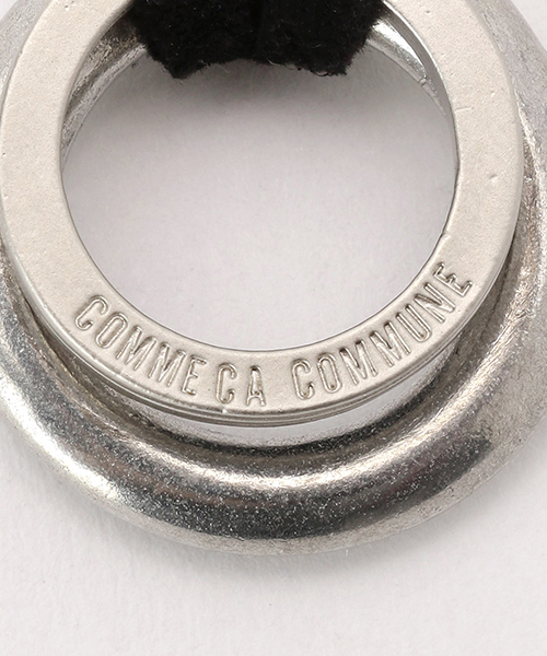 COMME　CA COMMUNE（コムサコミューン）の「フェイクスェード ダブルリング ロングネックレス（ネックレス・メンズ・ブラック/ベージュ・FREE）」の5枚目の写真
