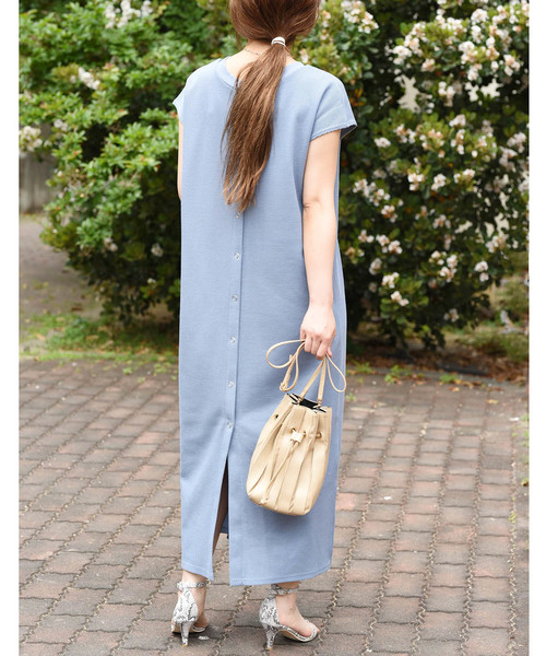 LHELBIE（レルビエ）の「バックボタンワッフルサーマルスリット2wayロングワンピース（ワンピース・レディース・ブラック/ベージュ/サックスブルー/アイボリー・M）」の4枚目の写真