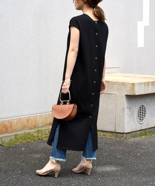 LHELBIE（レルビエ）の「バックボタンワッフルサーマルスリット2wayロングワンピース（ワンピース・レディース・ブラック/ベージュ/サックスブルー/アイボリー・M）」の2枚目の写真