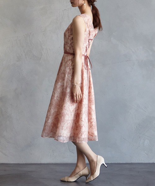 エメ　結婚式　お呼ばれドレス　モカ　美品 AIMER（エメ）の「ストライプ刺繍バックリボンパーティードレス