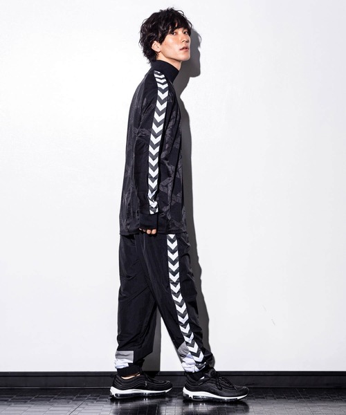 HUMMEL HIVE（ヒュンメルハイブ）の「hummel(ヒュンメル)シェブロン
