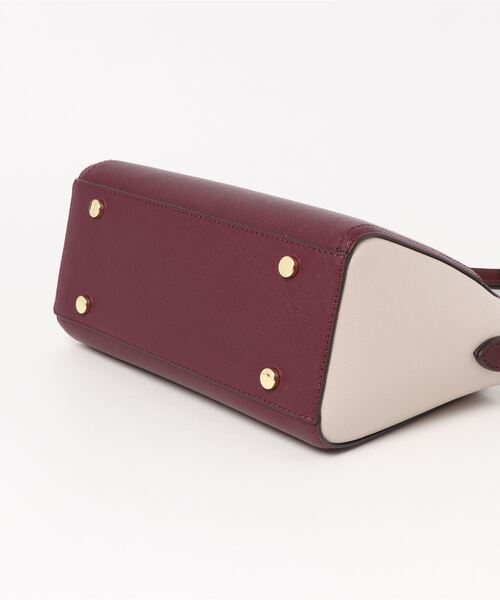 & chouette（アンドシュエット）の「ラウンドプレーンショルダーバッグ《シンプル・バイカラー》（ショルダーバッグ・レディース・ブラック/ボルドー/グレイッシュベージュ・FREE）」の4枚目の写真
