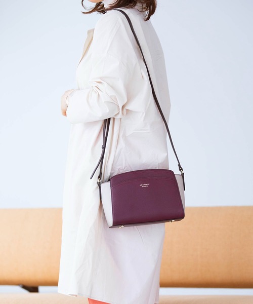 & chouette（アンドシュエット）の「ラウンドプレーンショルダーバッグ《シンプル・バイカラー》（ショルダーバッグ・レディース・ブラック/ボルドー/グレイッシュベージュ・FREE）」の12枚目の写真