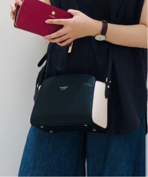 & chouette（アンドシュエット）の「ラウンドプレーンショルダーバッグ《シンプル・バイカラー》（ショルダーバッグ・レディース・ブラック/ボルドー/グレイッシュベージュ・FREE）」の15枚目の写真