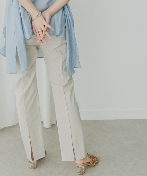 KBF+（ケービーエフプラス）の「KBF+　バックスリットセミフレアパンツ（その他パンツ・レディース・ブルー/ピンク/ライトベージュ・36/38）」の2枚目の写真