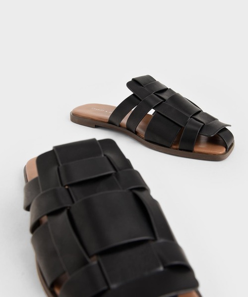 CHARLES & KEITH（チャールズ & キース）の「ウェーブディテール ミュールフラット / Weave Detail Mule Flats（サンダル・レディース・ブラック/ダークブラウン/オフホワイト/セージグリーン・22.5cm/23cm/23.5cm/24.5cm/25cm/25.5cm）」の15枚目の写真
