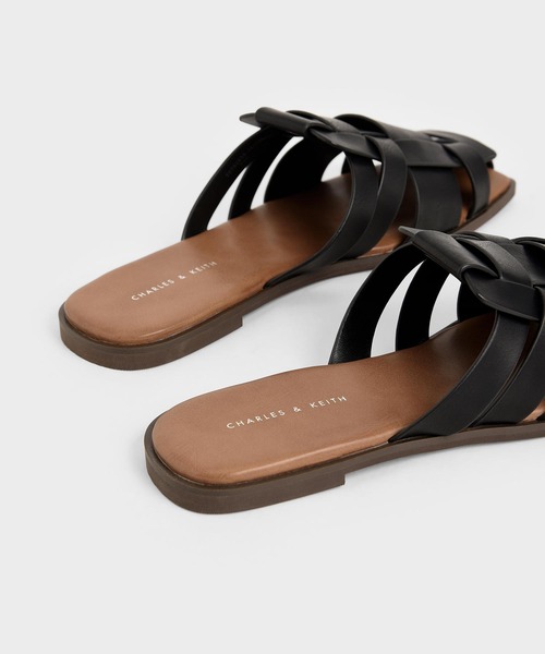 CHARLES & KEITH（チャールズ & キース）の「ウェーブディテール ミュールフラット / Weave Detail Mule Flats（サンダル・レディース・ブラック/ダークブラウン/オフホワイト/セージグリーン・22.5cm/23cm/23.5cm/24.5cm/25cm/25.5cm）」の17枚目の写真