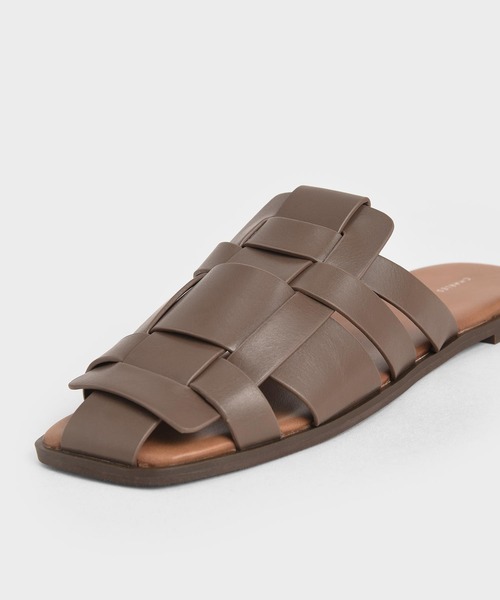 CHARLES & KEITH（チャールズ & キース）の「ウェーブディテール ミュールフラット / Weave Detail Mule Flats（サンダル・レディース・ブラック/ダークブラウン/オフホワイト/セージグリーン・22.5cm/23cm/23.5cm/24.5cm/25cm/25.5cm）」の22枚目の写真