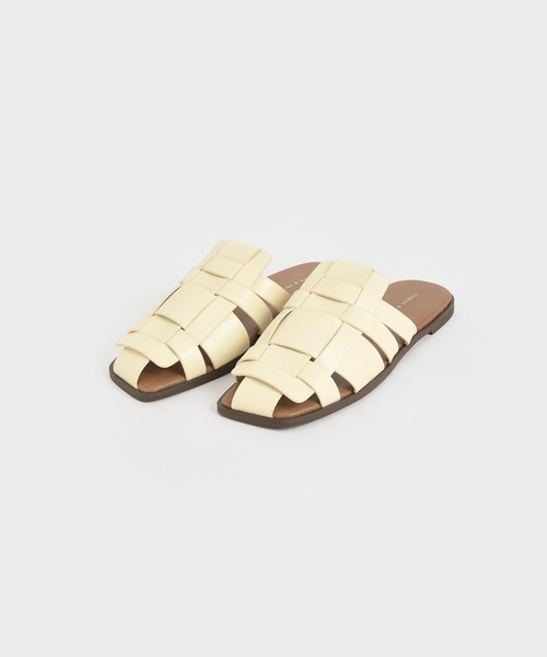 CHARLES & KEITH（チャールズ & キース）の「ウェーブディテール ミュールフラット / Weave Detail Mule Flats（サンダル・レディース・ブラック/ダークブラウン/オフホワイト/セージグリーン・22.5cm/23cm/23.5cm/24.5cm/25cm/25.5cm）」の6枚目の写真