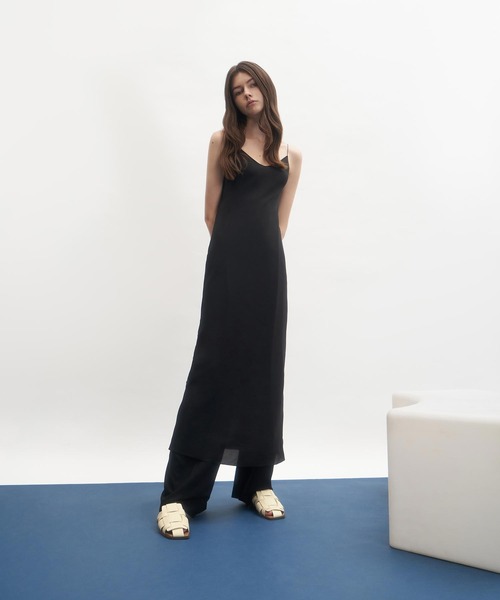 CHARLES & KEITH（チャールズ & キース）の「ウェーブディテール ミュールフラット / Weave Detail Mule Flats（サンダル・レディース・ブラック/ダークブラウン/オフホワイト/セージグリーン・22.5cm/23cm/23.5cm/24.5cm/25cm/25.5cm）」の9枚目の写真