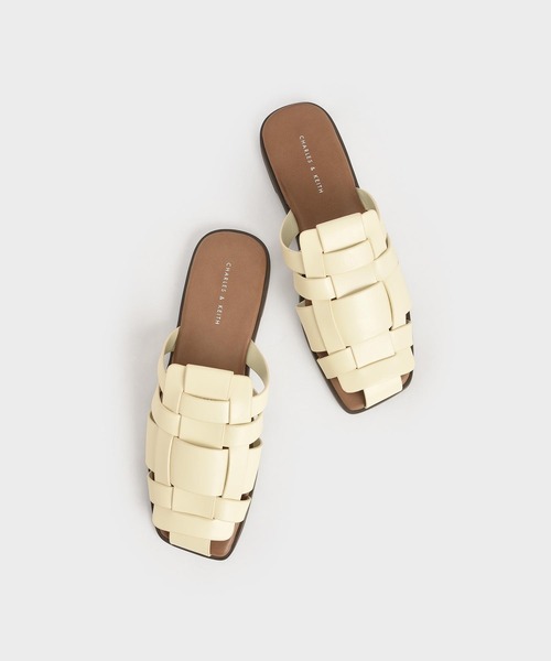 CHARLES & KEITH（チャールズ & キース）の「ウェーブディテール ミュールフラット / Weave Detail Mule Flats（サンダル・レディース・ブラック/ダークブラウン/オフホワイト/セージグリーン・22.5cm/23cm/23.5cm/24.5cm/25cm/25.5cm）」の11枚目の写真