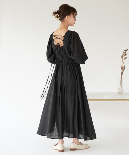 VRIA CHARME（バリアシャルム）の「スクエアネックスリットマキシワンピース（ワンピース・レディース・ブラック/ピンクベージュ/ナチュラル・FREE）」の17枚目の写真