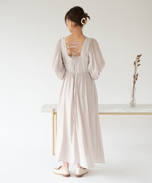 VRIA CHARME（バリアシャルム）の「スクエアネックスリットマキシワンピース（ワンピース・レディース・ブラック/ピンクベージュ/ナチュラル・FREE）」の22枚目の写真