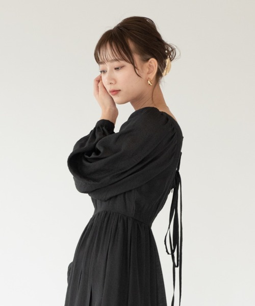VRIA CHARME（バリアシャルム）の「スクエアネックスリットマキシワンピース（ワンピース・レディース・ブラック/ピンクベージュ/ナチュラル・FREE）」の5枚目の写真