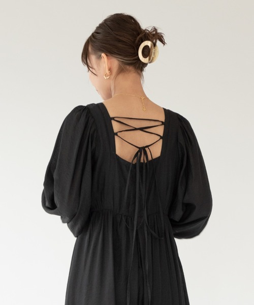 VRIA CHARME（バリアシャルム）の「スクエアネックスリットマキシワンピース（ワンピース・レディース・ブラック/ピンクベージュ/ナチュラル・FREE）」の6枚目の写真