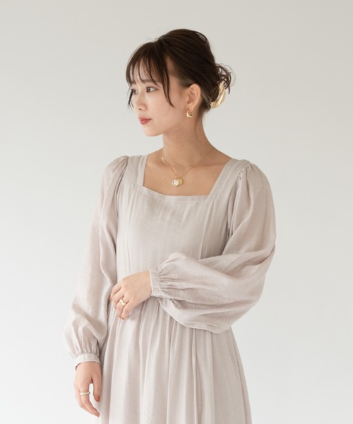 VRIA CHARME（バリアシャルム）の「スクエアネックスリットマキシワンピース（ワンピース・レディース・ブラック/ピンクベージュ/ナチュラル・FREE）」の7枚目の写真